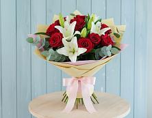 Букет цветов из:  Лилии и Розы в Нурма