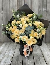 Букет цветов из:  Розы и Лизиантусы в Нурма