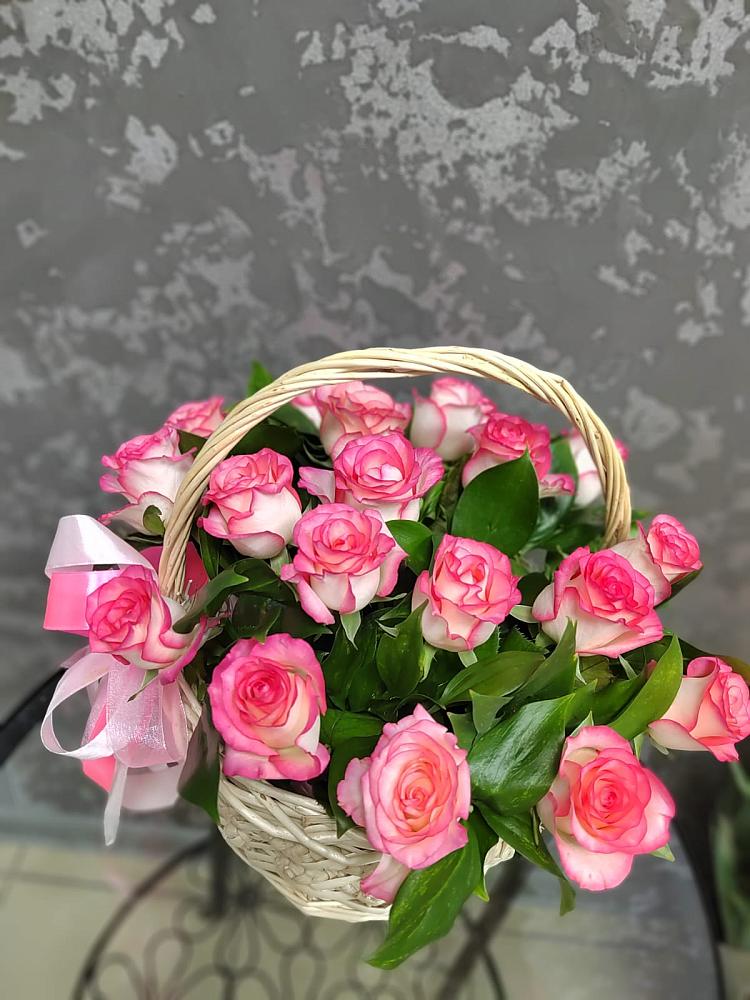 Цветочная композиция из Розы в корзине в Нурма