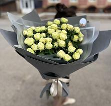 Букет Белые кустовые розы Солинеро в Нурма