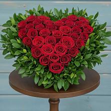 Цветочная композиция из Розы в виде сердца в Нурма