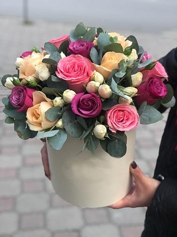 Цветочная композиция из Розы в шляпной коробке в Нурма