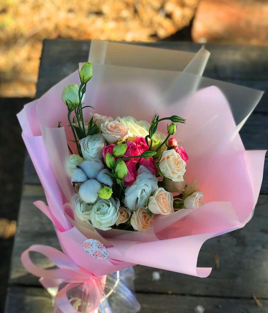 Букет цветов из: Розы и Лизиантусы в Нурма