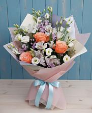 Букет цветов из:  Лизиантусы, Розы, Альстромерии и Гипсофила в Нурма