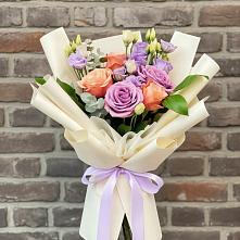 Букет цветов из:  Лизиантусы и Розы в Нурма