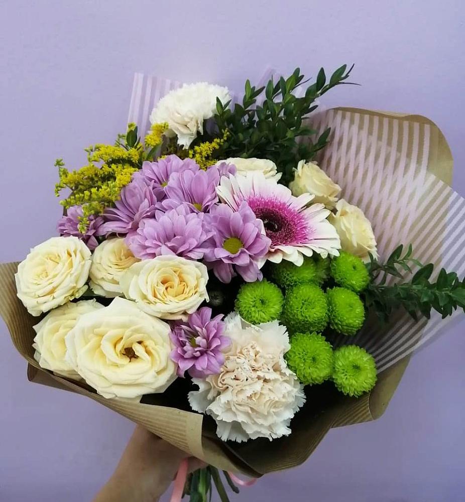 Букет цветов из: Хризантемы, Розы, Гвоздики и Герберы в Нурма