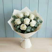 Букет Белые розы в Эвкалипте в Нурма