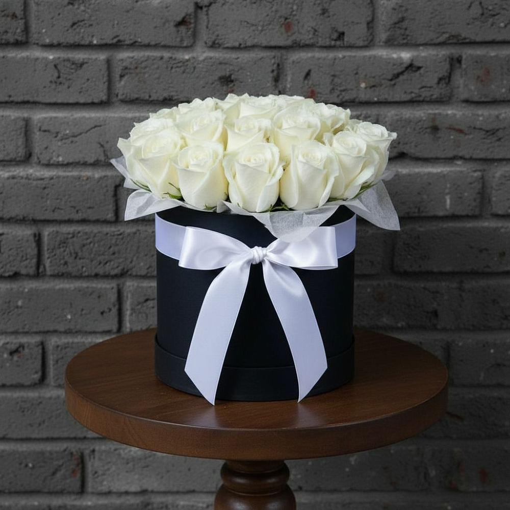 Цветочная композиция из Розы в шляпной коробке в Нурма