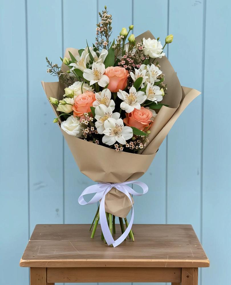 Букет цветов из: Альстромерии, Лизиантусы, Розы и Хризантемы в Нурма