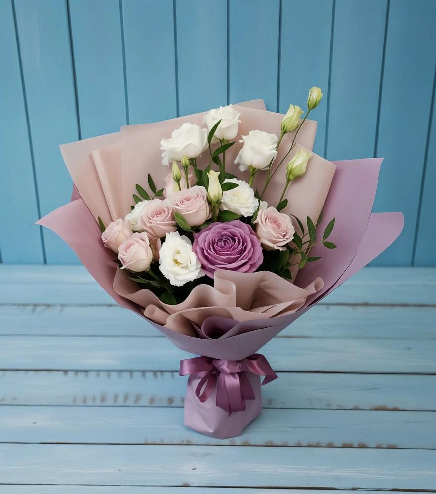 Букет цветов из: Розы и Лизиантусы в Нурма